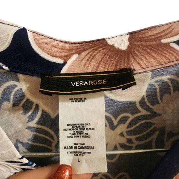 Vera Rose Navy Blue Pleated 3/4 Sleeve Floral Top Size Large NWOT - Picture 2 of 9